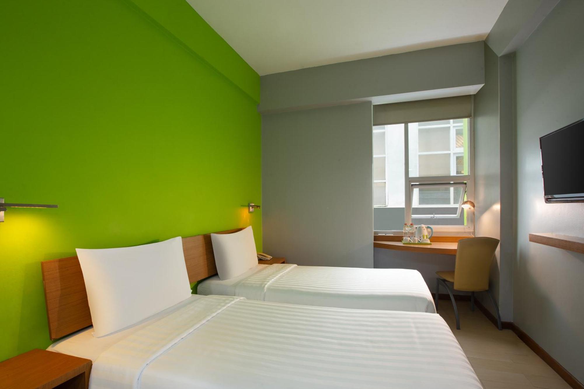 Whiz Hotel Malioboro Yogyakarta Exterior photo