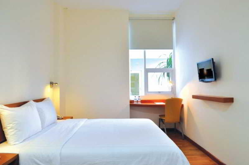 Whiz Hotel Malioboro Yogyakarta Exterior photo