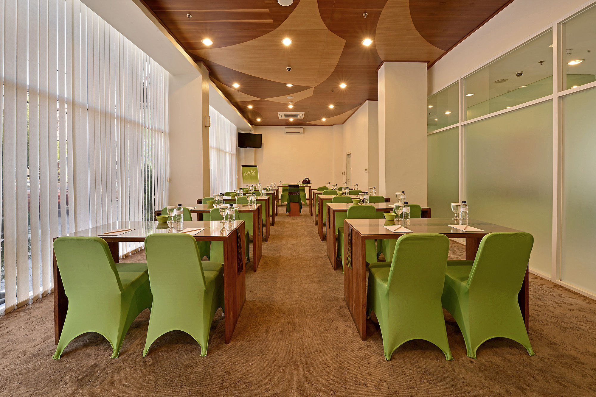 Whiz Hotel Malioboro Yogyakarta Exterior photo